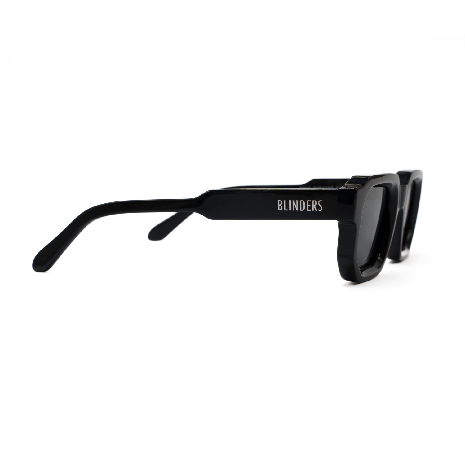 Lentes de sol Blinders modelo Black Chris con marco negro rectangular y lentes negros, estilo urbano unisex, protección UV400.