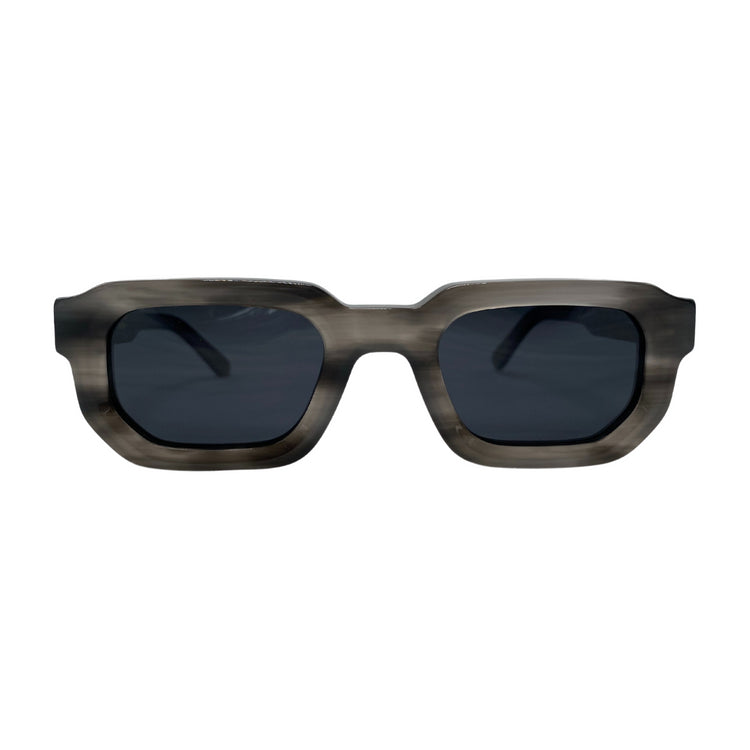 Lentes de sol Blinders modelo Black Chris con marco negro rectangular y lentes negros, estilo urbano unisex, protección UV400.