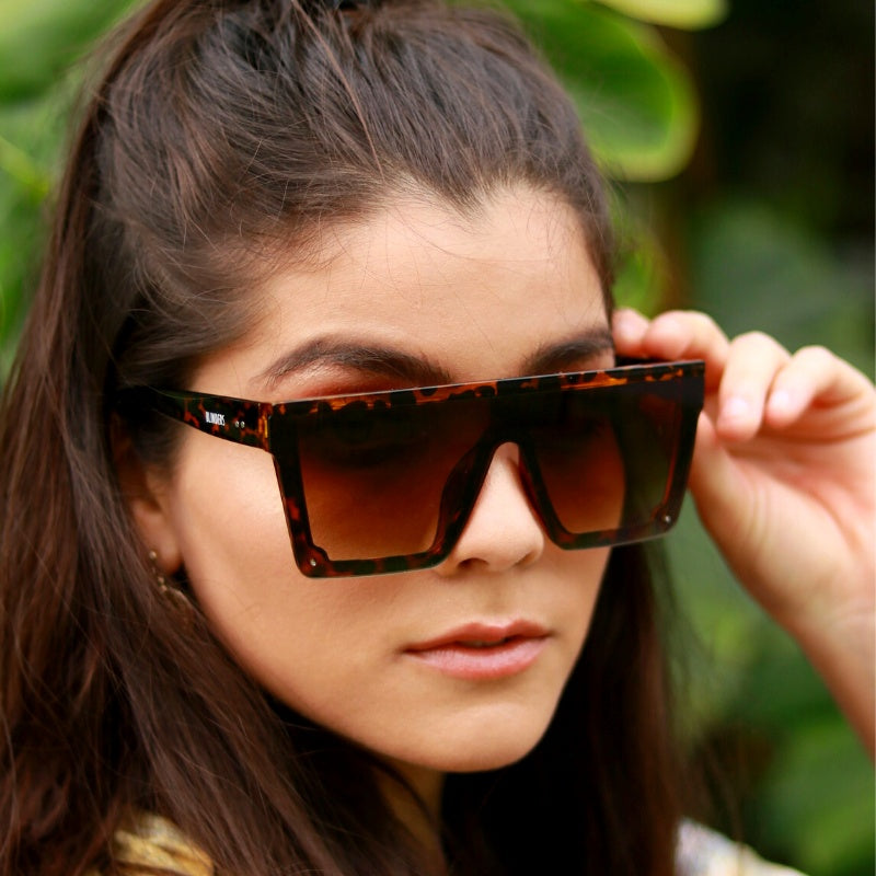 Lentes de sol marrones cuadrados grandes Carey Nuke mujer – Blinders Online Store